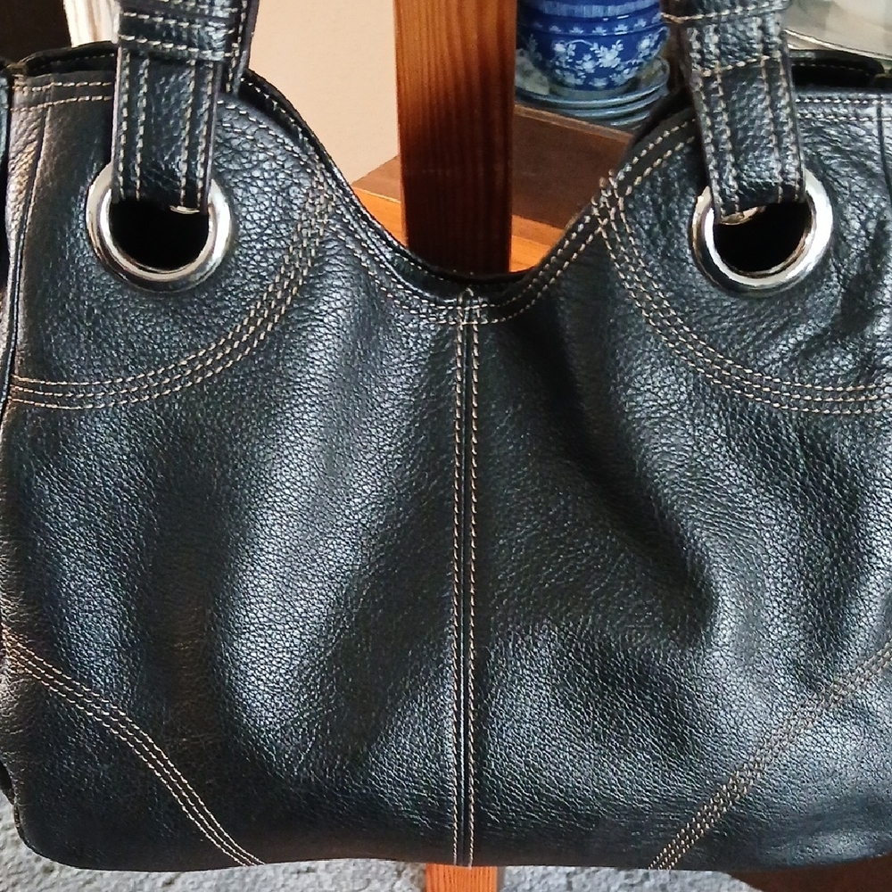 Tignanello Black Leather Shoulder Bag - Picture 2 of 6